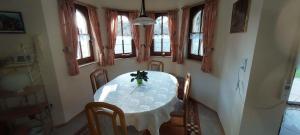 Imagine din galeria proprietății Ferienwohnung Haus Winterberg în Erfweiler