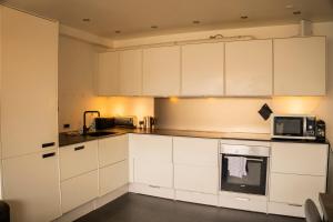 Dapur atau dapur kecil di Private room in spacious copenhagen-based apartment