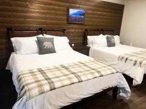 Postel nebo postele na pokoji v ubytování Spruce Lodge