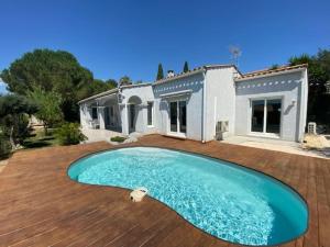 a large swimming pool in front of a house at Le Cottage de L&M in Sigean
