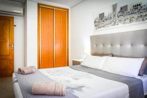 Posteľ alebo postele v izbe v ubytovaní Cabo Roig La Rotonda, Pool, Beach & Comfort