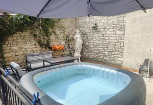 Πισίνα στο ή κοντά στο L'appartement des Tanneries