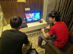 TV a/nebo společenská místnost v ubytování Infinity Pool Hostel