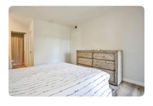 Letto o letti in una camera di Ritz Pointe dr