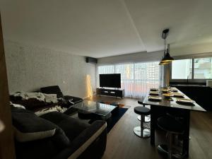 a living room with a couch and a table at appartement spacieux in Clichy