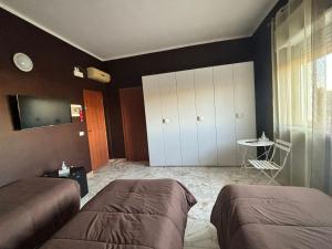 a bedroom with two beds and a white cabinet at B&B AFFITTACAMERE Mo' MONTEIASI in Monteiasi +35 photos