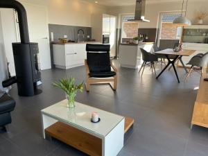 Kuchyň nebo kuchyňský kout v ubytování Ferienhaus Sundowner FH6