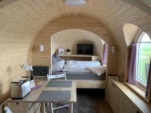 a bedroom with a bed and a table in a room at Igluhut 4 in Bahrenborstel