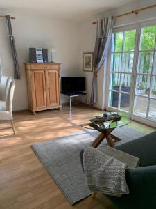 a living room with a couch and a glass table at Ferienhaus Schiffchen "Unter Deck" in Prerow