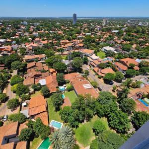 an overhead view of a village with houses and trees at MODERN APARTMENT, 1 HAB, Piscina, ZONA Shopping del Sol in Asuncion