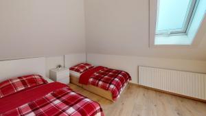 a bedroom with two beds and a window at Alte Schule Spittelstein 1OG rechts in Rödental