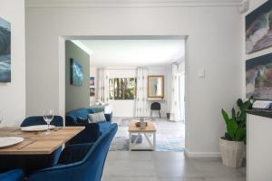 Χώρος καθιστικού στο Modern Luxury Beach House