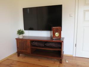 Μια τηλεόραση ή/και κέντρο ψυχαγωγίας στο Spreewaldhof Schupan - Fewo Spreewaldsonne +17 φωτογραφίες