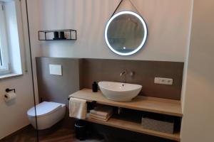 Koupelna v ubytování 4 Sterne Ferienwohnung Rosengarten nur für Urlaubsgäste