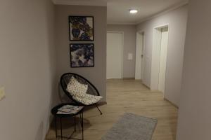Posezení v ubytování 4 Sterne Ferienwohnung Rosengarten nur für Urlaubsgäste