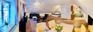 a living room with a couch and a table at Ferienwohnung Villa Wolke in Sankt Wendel