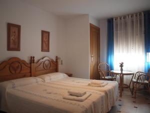 A bed or beds in a room at Hostal Yuste