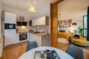 Η κουζίνα ή μικρή κουζίνα στο EASYLIFE - Apartment Retro