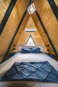 Una cama o camas en una habitación de Mountain SPA Yin&Yang 234 fotos más