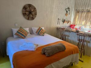 Giường trong phòng chung tại Vila Areal