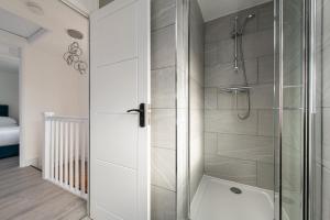 Bilik mandi di Compton House - 4 Bed