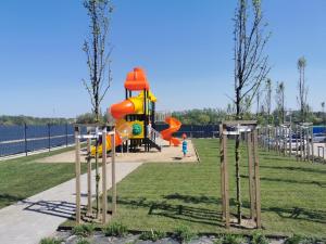Sân chơi trẻ em tại Apartamenty Wybrzeże Laguna III 150m do plaży