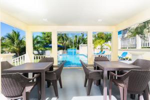 Bazén v ubytování Westmore Beach Villas Limited nebo v jeho okolí