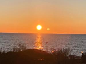 a sunset over the ocean with the sun setting at Wohnung Repp in Überlingen