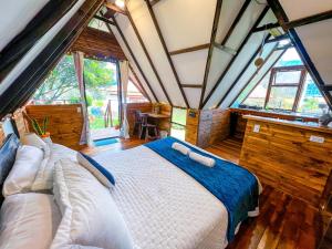 Glamping Chalet Deluxe cerca al centro de Villa de Leyva - By Serena Morena客房内的一张或多张床位