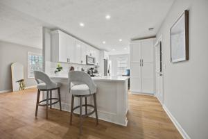 Η κουζίνα ή μικρή κουζίνα στο 20 Percent off House with Patio Glassroom & Grill