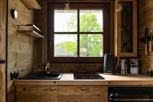 Dapur atau dapur kecil di Tiny Chalet 2