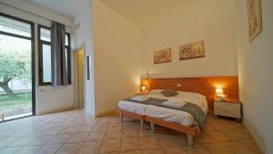 a bedroom with a bed with a wooden head board at Destiny rooms valpolicella in Pedemonte