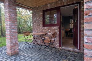 a patio with a table and chairs in a brick building at Ferienhaus Luv in Pellworm