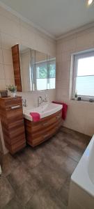 Postel nebo postele na pokoji v ubytování Ferienhaus "Maria"
