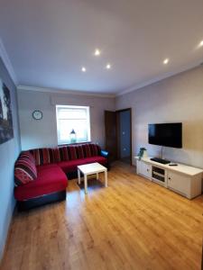 TV a/nebo společenská místnost v ubytování Ferienwohnung Lena in LathenEmsland