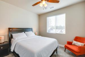 En eller flere senge i et værelse på Flagstaff Getaway with Yard 4 Mi to Downtown!