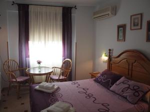 A bed or beds in a room at Hostal Yuste