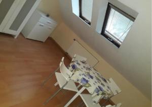 an overhead view of a room with a bed and window at Schöne 3,5 Zimmerwohnung in Peitz