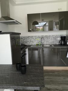 Dapur atau dapur kecil di Black & White