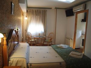 A bed or beds in a room at Hostal Yuste
