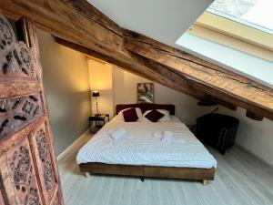 Posteľ alebo postele v izbe v ubytovaní Loft Apartment 122qm Center Sea view Rijeka