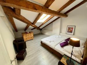 Posteľ alebo postele v izbe v ubytovaní Loft Apartment 122qm Center Sea view Rijeka