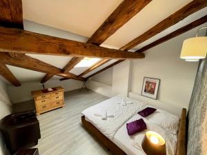 Posteľ alebo postele v izbe v ubytovaní Loft Apartment 122qm Center Sea view Rijeka + 17 fotografií