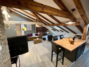 Posedenie v ubytovaní Loft Apartment 122qm Center Sea view Rijeka