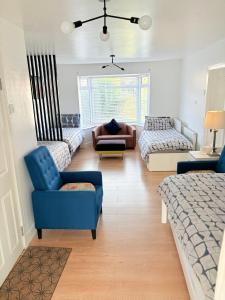 Katil atau katil-katil dalam bilik di Luton Lodge - Newly Refurbished, Ideal for Short Stay , 5 mints To Luton Airport , Train Station, Town Centre , Free off street Parking