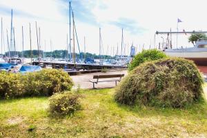 a park with a bench and a marina with boats at Finnenhaus 4 in Lübeck