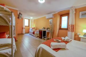Postel nebo postele na pokoji v ubytování S'apposentu - Un'angolo di Paradiso con la Vista sul Castello