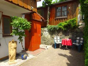 a patio with chairs and a table in front of a building at Allgäu Berge und Seen in Immenstadt im Allgäu