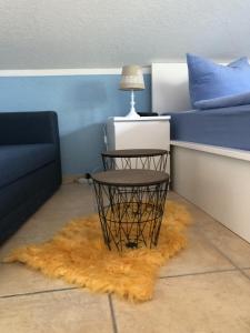 a room with a table and a couch and a rug at Seenebel in Prerow