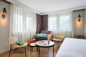 Postel nebo postele na pokoji v ubytování Moxy Annecy + 37 fotografií